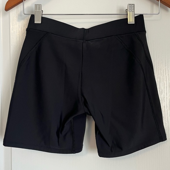 WOMENS UNDER ARMOUR ATHLETIC SHORT - Picture 2 of 2